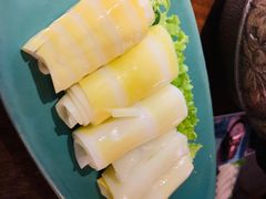 -老牌坊云南鱼豆花火锅(哈西万达店)
