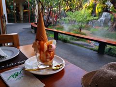 -Chom Cafe and Restaurant