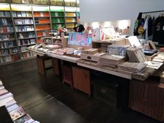 -新华里咖啡书吧(新华书店小寨店)