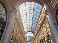 -文艺复兴百货(米兰大教堂广场店)