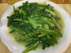 蒜蓉油麦菜-煲来饱去冷水鱼