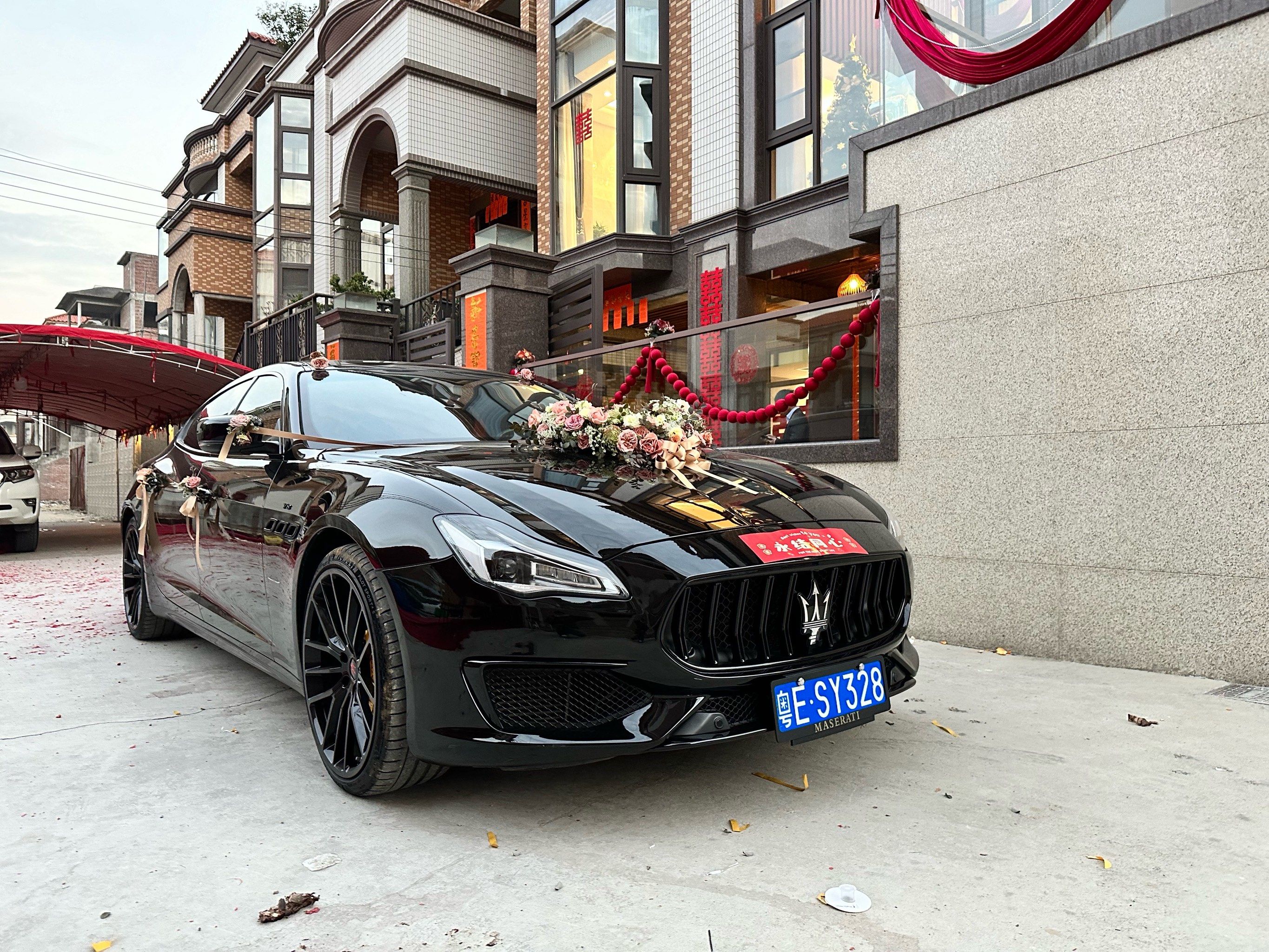今日东莞长安的婚车98玛莎拉蒂总裁主婚车 为新人保驾护航[礼花]