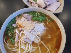 -亮亮面馆(经六路店)