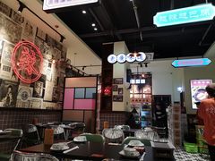 大堂-何妹湿辣牛肉·粤式烧烤砂煲(桂雅路店)