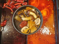 -老牌坊云南鱼豆花火锅(爱建店)