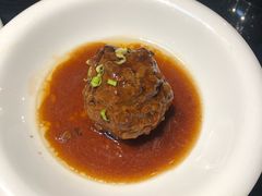 鸭蛋黄狮子头-梅飞酒家(桑园路店)