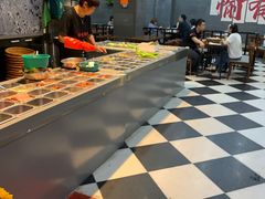 -愉肴麻辣香锅(中山路店)