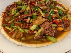 -阿瓦山寨·湘菜现炒·剁椒鱼头王(咸阳总店)