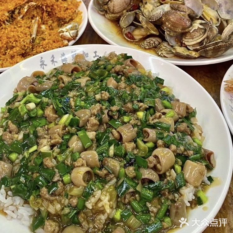 排队一小时来吃…青岛朋友推荐的正宗海肠捞饭！