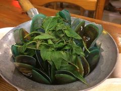 -J Daeng Seafood