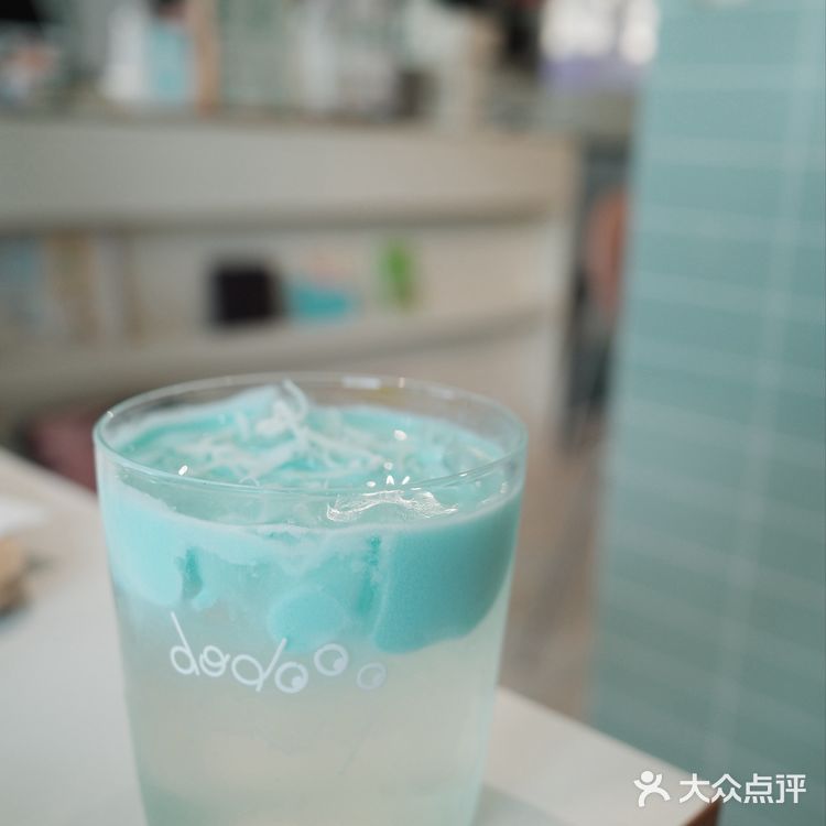 杯子盘子装得全都是可爱