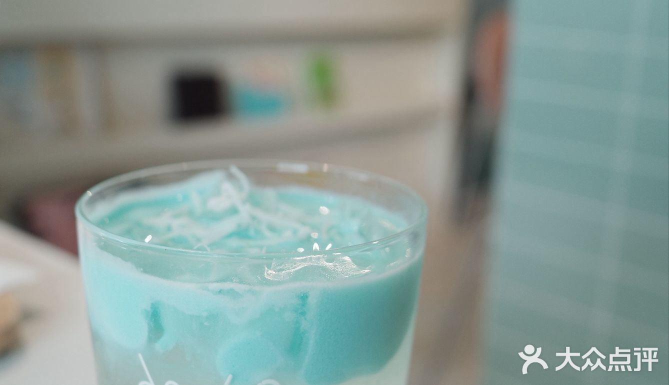 杯子盘子装得全都是可爱