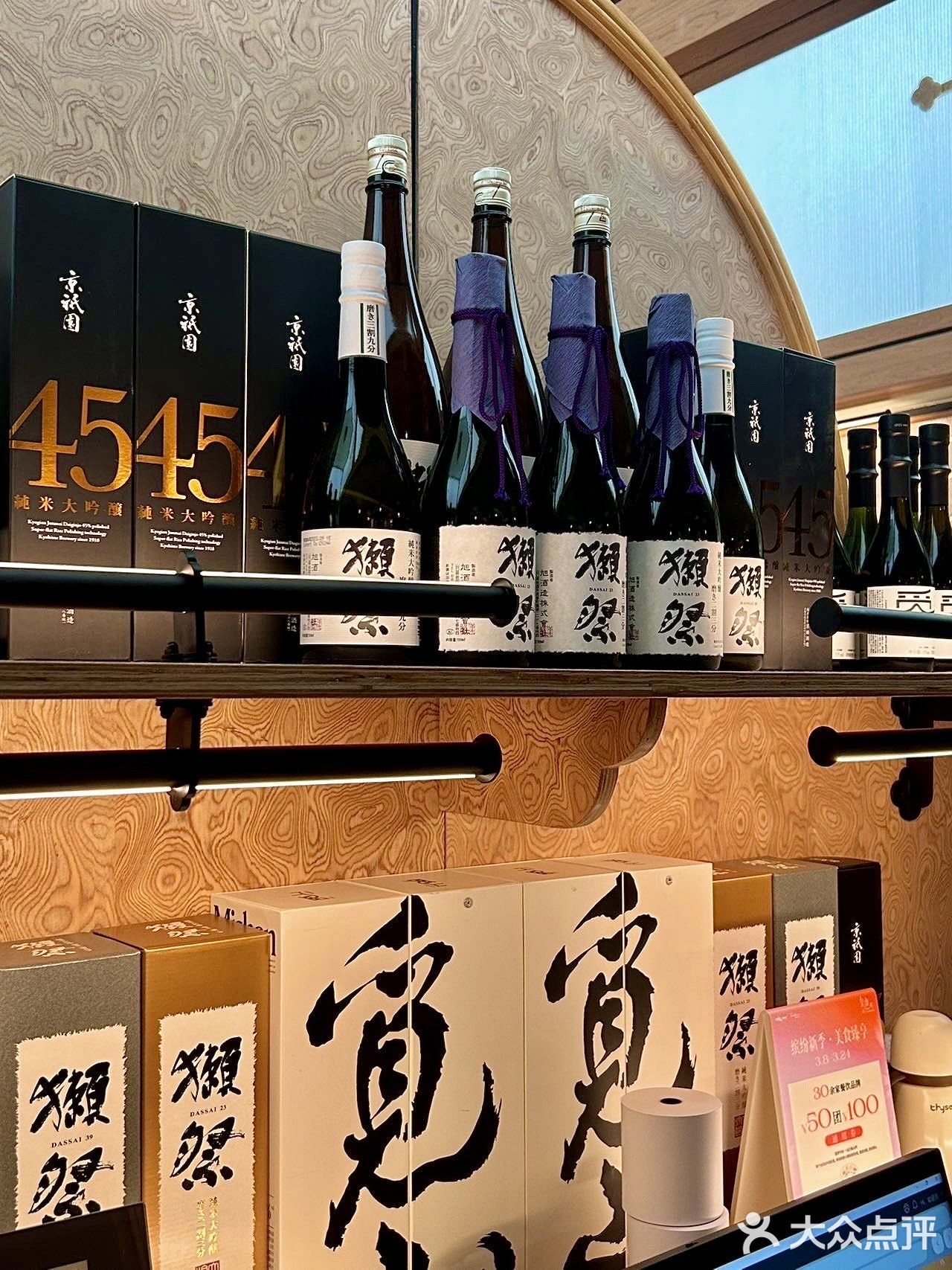 鱼子酱是雅安国产的，大品牌，吃着很放心！