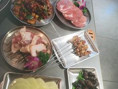 -围炉肉舍•炭烤活鳗•丹东海鲜烤肉(步行街店)