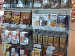零售区-奇华饼家(香港国际机场T1店)
