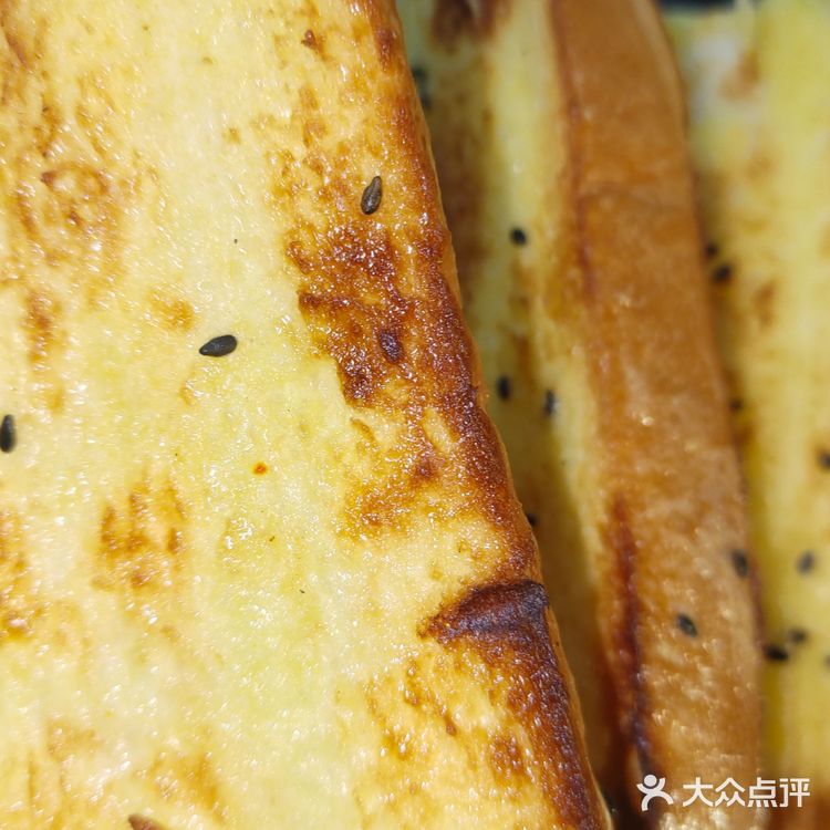 香到上头！洞氮黄油吐司烤出焦糖边