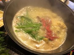 -鲜入围煮花胶鸡海鲜火锅