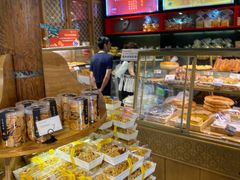 面包甜点陈列柜-昆明冠生园·蛋糕·面包(南强街店)