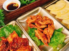 -围炉肉舍•炭烤活鳗•丹东海鲜烤肉(步行街店)