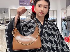 -百年港湾奥特莱斯(香炉礁店)