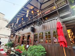 -Dash Teak House