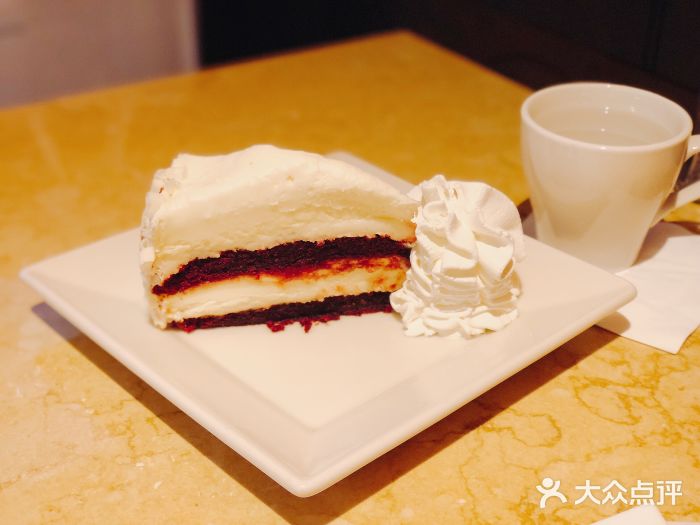 the cheesecake factory 芝乐坊餐厅(王府中環店)无敌红丝绒芝士蛋糕