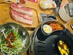 -江南猪肉商会无限续吃(弘大店)