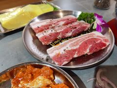 -围炉肉舍•炭烤活鳗•丹东海鲜烤肉(步行街店)