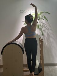 -闺蜜瑜伽·普拉提女性塑形馆