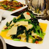 猪耳朵，牛头肉，凉粉，都不错，西湖牛肉羹，肚丝汤
