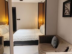 -万泊酒店(长沙五一广场国金中心店)