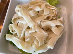 宽面-七欣天香辣蟹火锅(闵行浦江欢乐颂店)