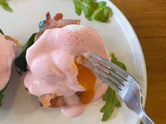 粉粉的班尼迪克蛋-CHILLAX轻乐时(侨建·Hi City店)