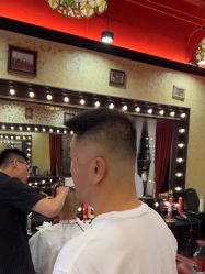 -东方先生国潮男士理发馆