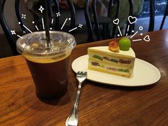 葡萄无花果奶油蛋糕-black rainbow coffee