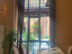靠窗位-海南椰子鸡餐厅(三亚湾红树林店)