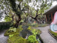 -Chom Cafe and Restaurant