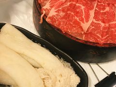 安格斯牛肉-鲜入围煮花胶鸡海鲜火锅