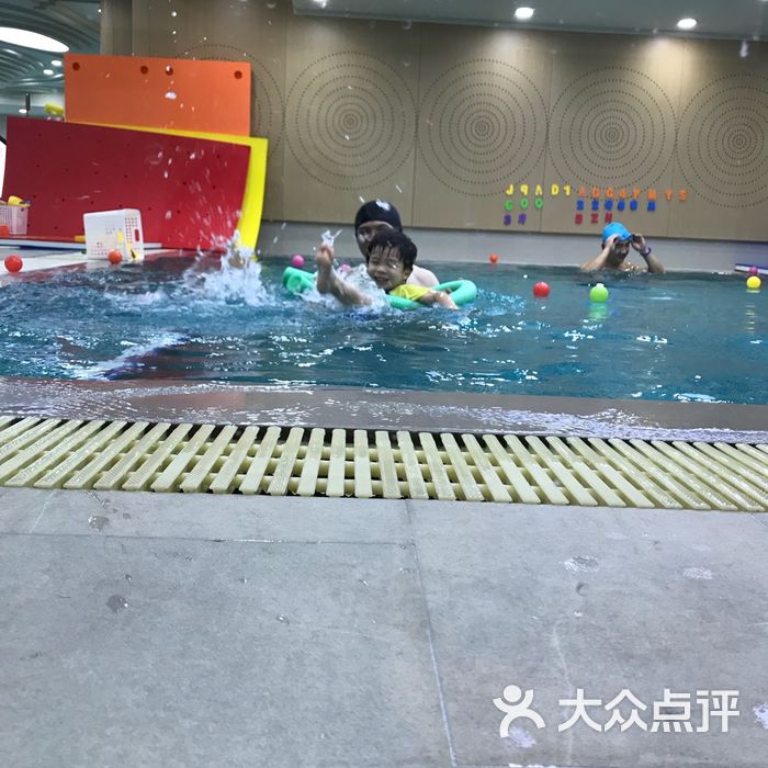 优瑞国际亲子游泳