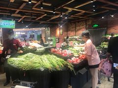 -中百仓储超市有限公司(越秀星汇维港店)