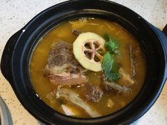酸木瓜炖牛腩-半山腰·云南菜(侨福芳草地店)