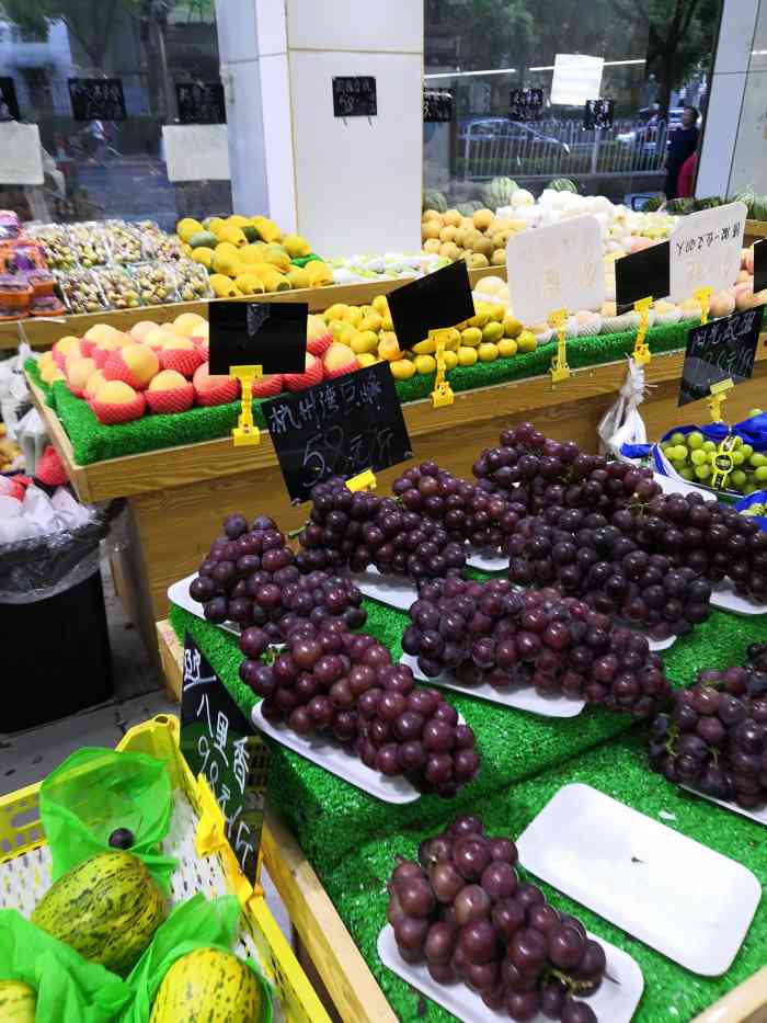 农夫果品-"买了四五样水果 不仅不便宜 口感真的不行.