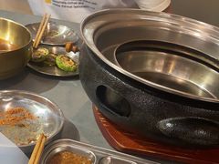 -围炉肉舍•炭烤活鳗•丹东海鲜烤肉(步行街店)