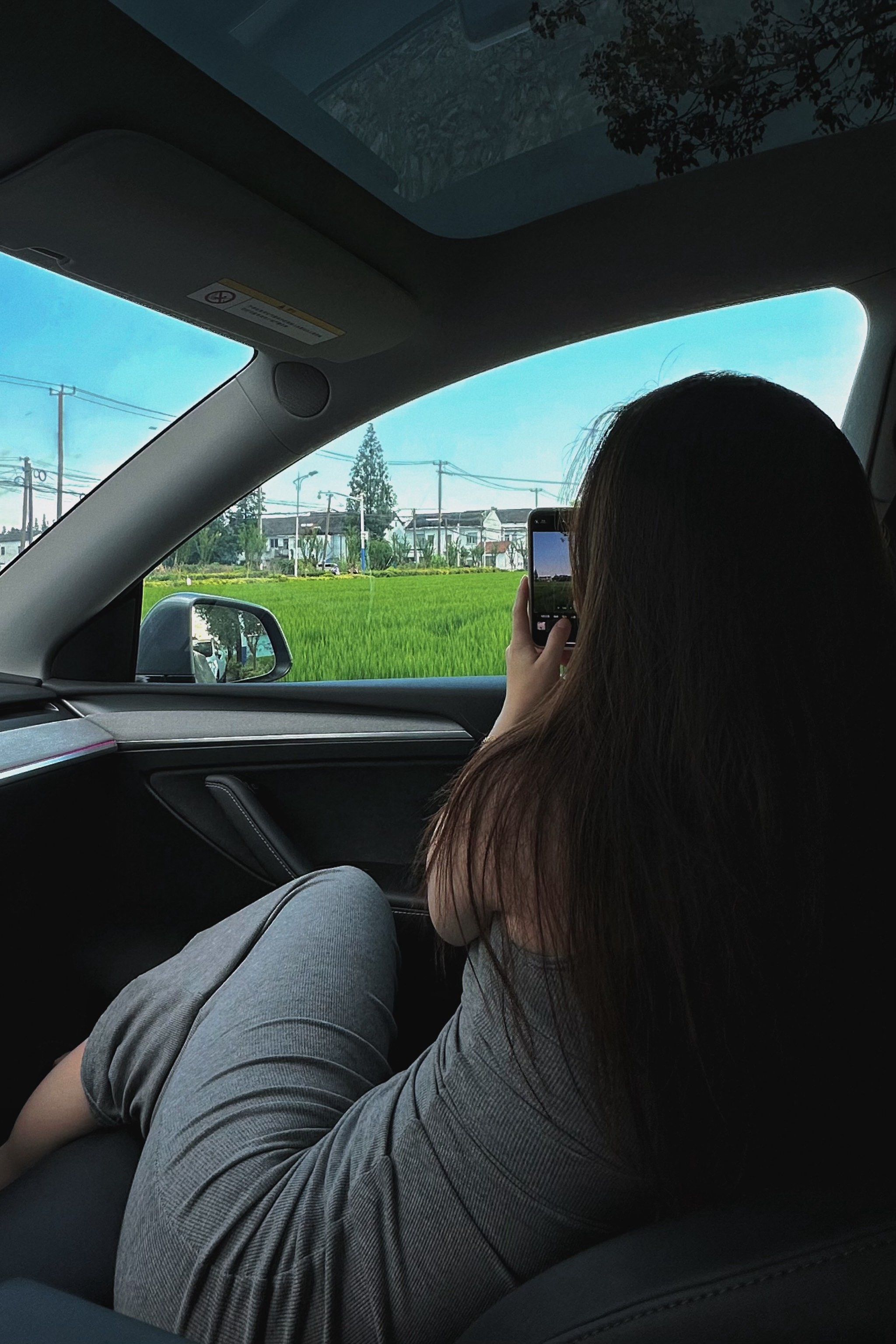 周末车窗外的自由旅感