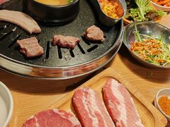 -江南猪肉商会无限续吃(弘大店)