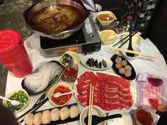 -鲜入围煮花胶鸡海鲜火锅