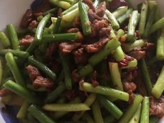 蒜薹炒肉-春来和(汉城南路店)