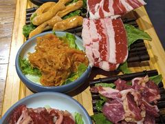 全家福十一拼烤肉-明洞阿姨·韩式酱蟹烤肉·创意料理(三元桥店)
