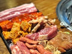 厚切五花肉-·缸桶屋·韩式牛肋条自助烤肉(西湖D11店)