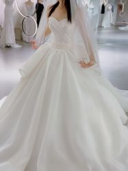 -艾米丽婚纱礼服